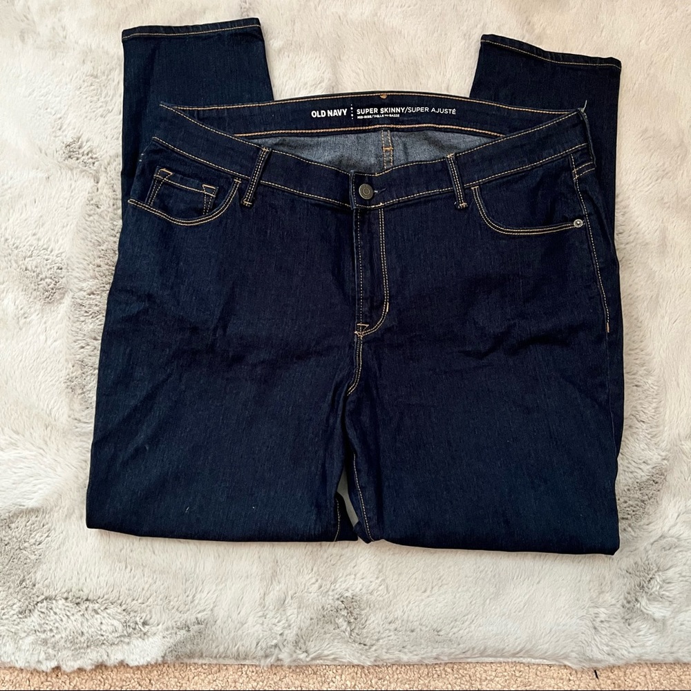 Dark wash skinny jeans